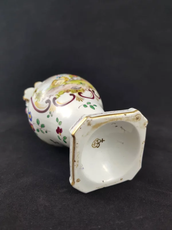 HOCHST - Vase en porcelaine, scène romantique et dorures – Image 4