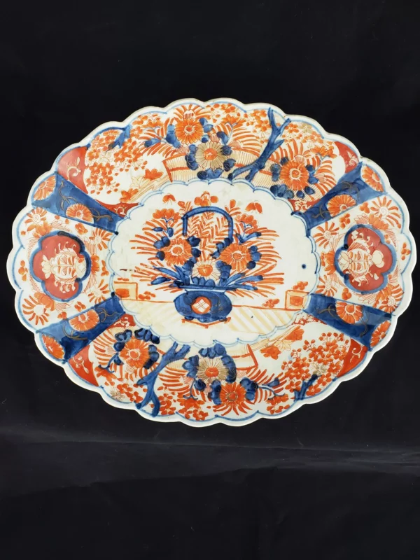 IMARI - Plat Ovale en porcelaine au décor floral traditionnel