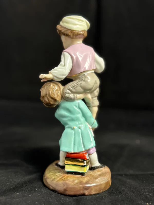 ALLEMAGNE - Statuette en porcelaine, enfants jouant ensemble – Image 2