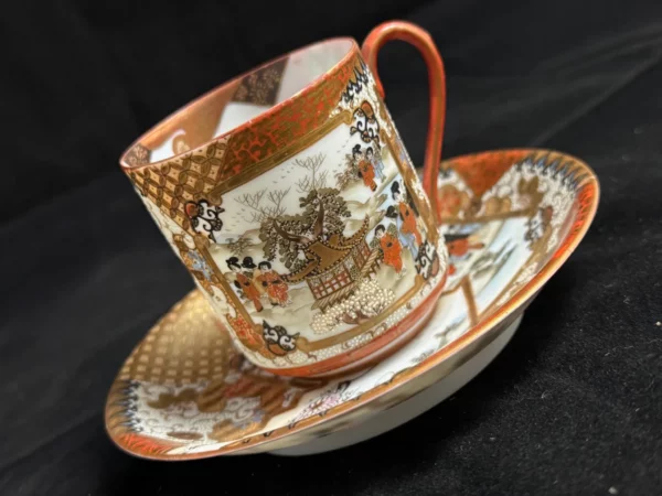 JAPON - Tasse et soucoupe en porcelaine japonaise Kutani